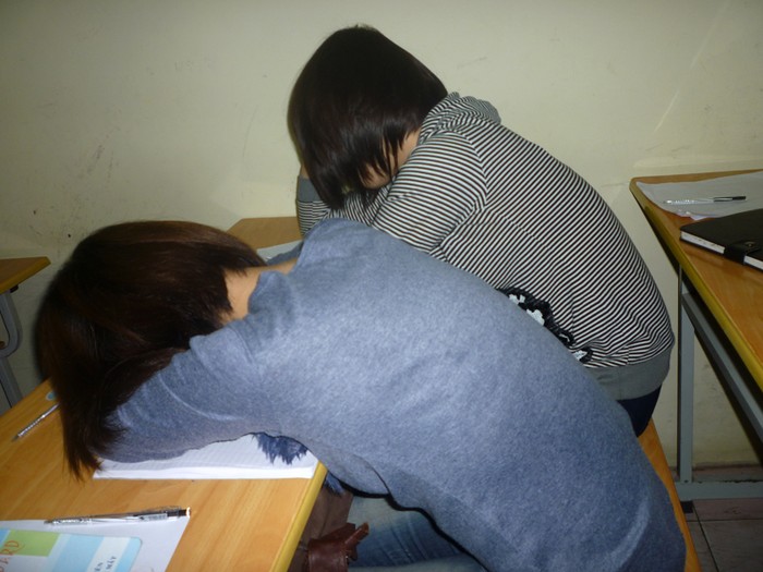 Cùng nhìn lại những hình ảnh sinh viên ngủ la liệt trong giờ học do chính sinh viên chụp lại